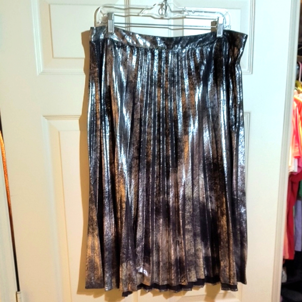 Metallic Pleated Skirt